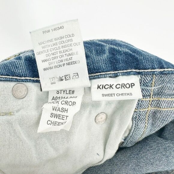 AMO Kick Crop Jean Frayed Raw Hem Distressed Light Wash Sweet Cheeks Women's 25 - Picture 9 of 9